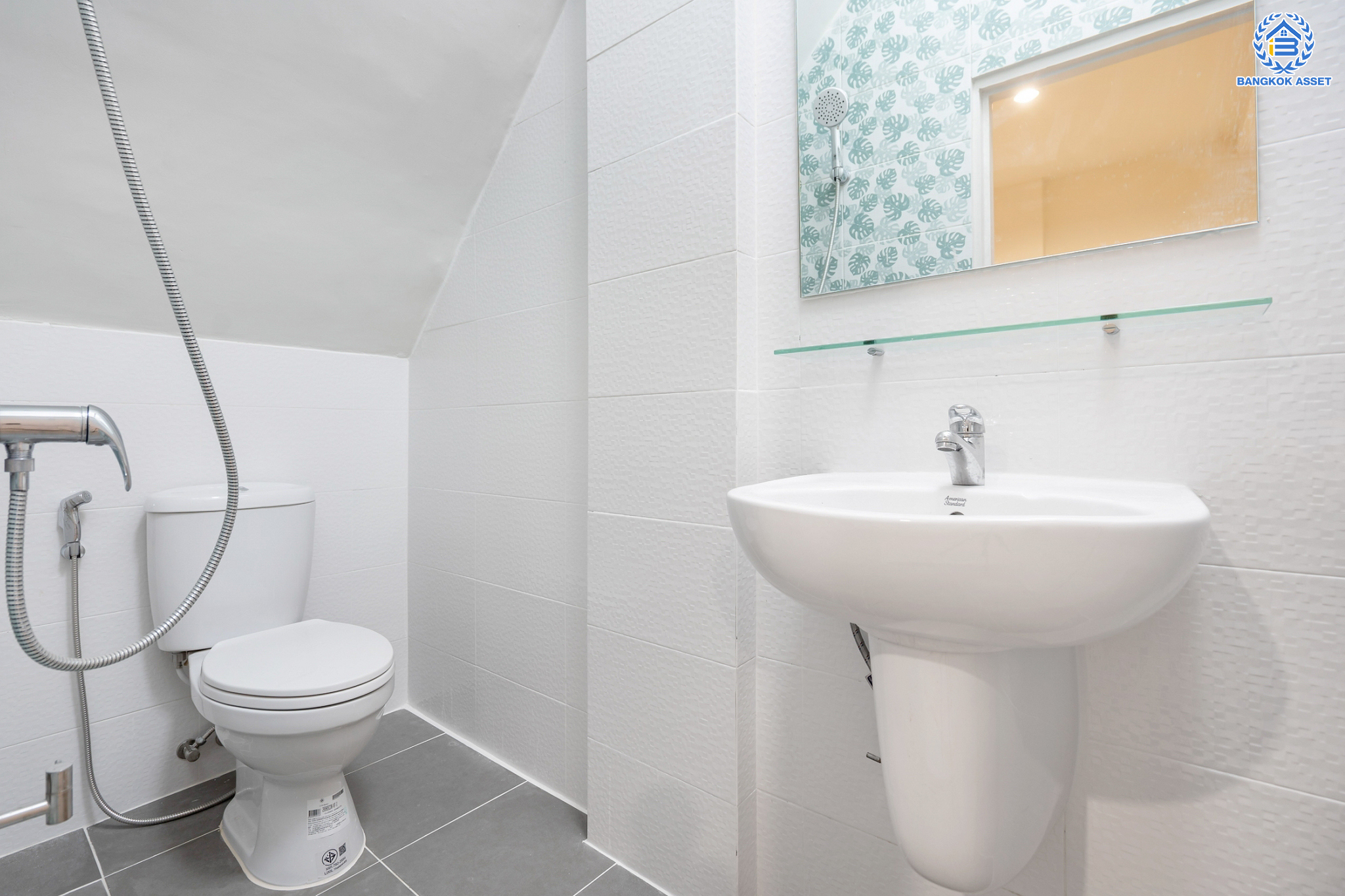 บ้านมือสองตกแต่งใหม่ ม.ศรีบัณฑิต5 บางกรวย ทาวน์เฮ้าส์ 3 ชั้นหลังใหญ่ เนื้อที่ 18 ตร.ว. ทำเลโซนเมือง ฟังก์ชัน 4 ห้องนอน 3 ห้องน้ำ 1 ที่จอดรถ ตอบโจทย์ทุกการเข้าอยู่ พร้อมรองรับครอบครัวขยาย อยู่บนทำเลเชื่อมต่อหลายเส้นทาง ใกล้จุดขึ้นทางด่วน "ศรีรัช" และรถไฟฟ้าสายสีน้ำเงิน "สถานีบางอ้อ"